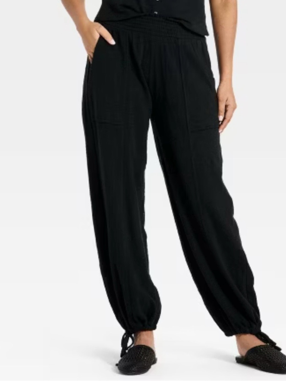Universal Thread Black Mid-Rise Balloon Ankle Pull On Pants